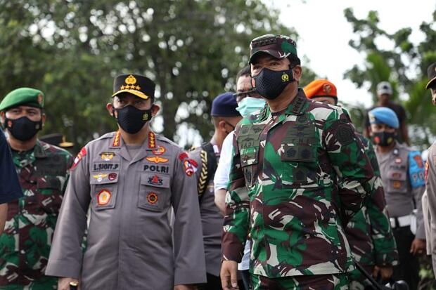 Panglima TNI Bersama Kapolri Tinjau Penanganan Bencana di NTT dan NTB