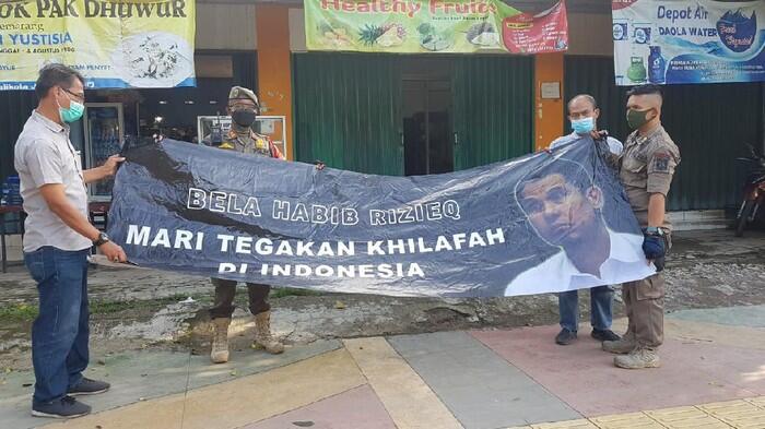 Muncul Spanduk 'Tegakkan Khilafah', Munarman Minta Tindakan Fitnah Disetop