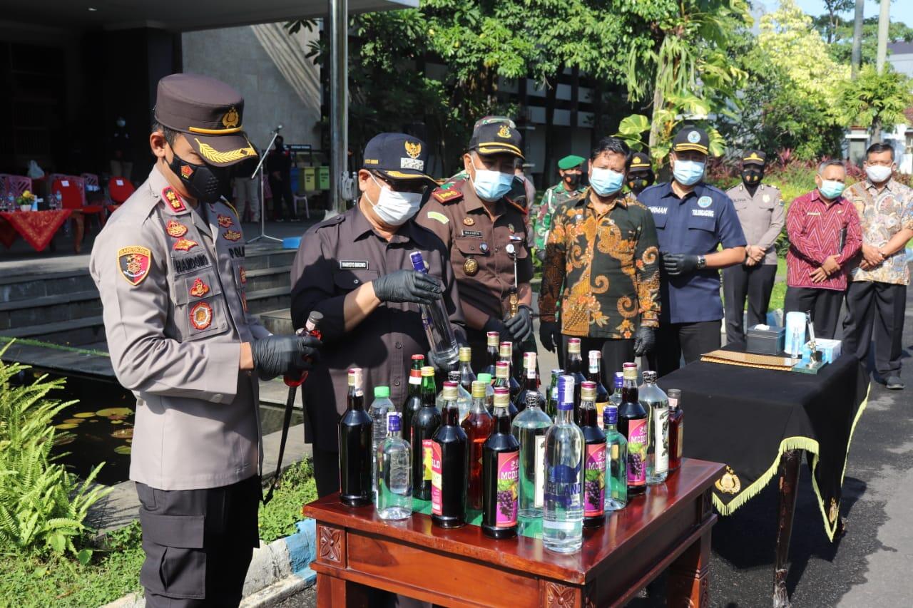 Polres Tulungagung Musnahkan 2.570 Botol Miras