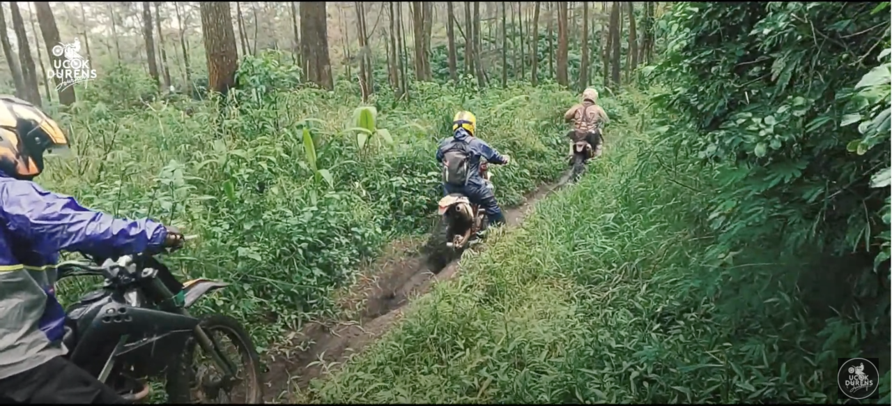 JELAJAH KEINDAHAN GUNUNG EKSTRIM DI MAJALENGKA (TRABAS VERSI)