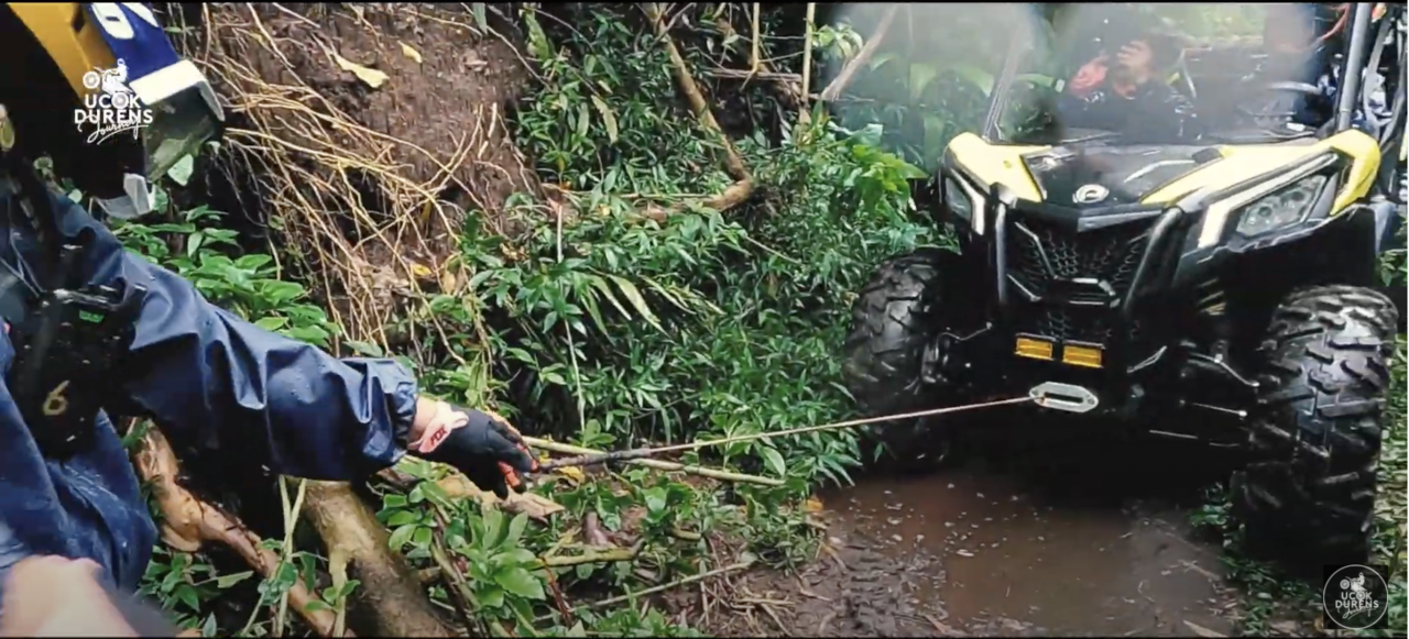 JELAJAH KEINDAHAN GUNUNG EKSTRIM DI MAJALENGKA (TRABAS VERSI)