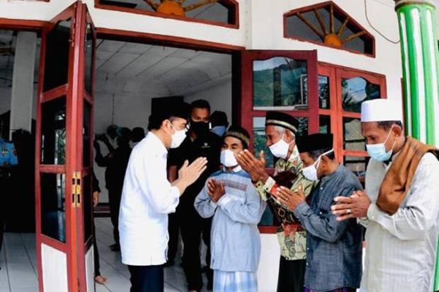 Singgah di Masjid Lembata, Presiden Jokowi Jadi Imam Salat Jamak Ashar
