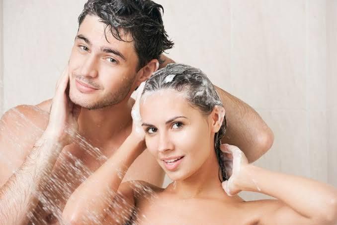 Hoax Mandi Malam Hari Bikin Rematik, Ini Dia Fakta Selengkapnya yang Perlu Diketahui!