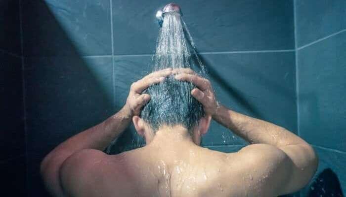 Jangan Mandi Malam, Karena Bisa Sebabkan Rematik! Benarkah? Fakta atau Hoax?