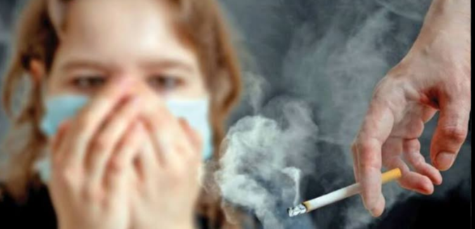 Covid-19 Bisa Menyebar Lewat Asap Rokok! Fakta atau Hoax?