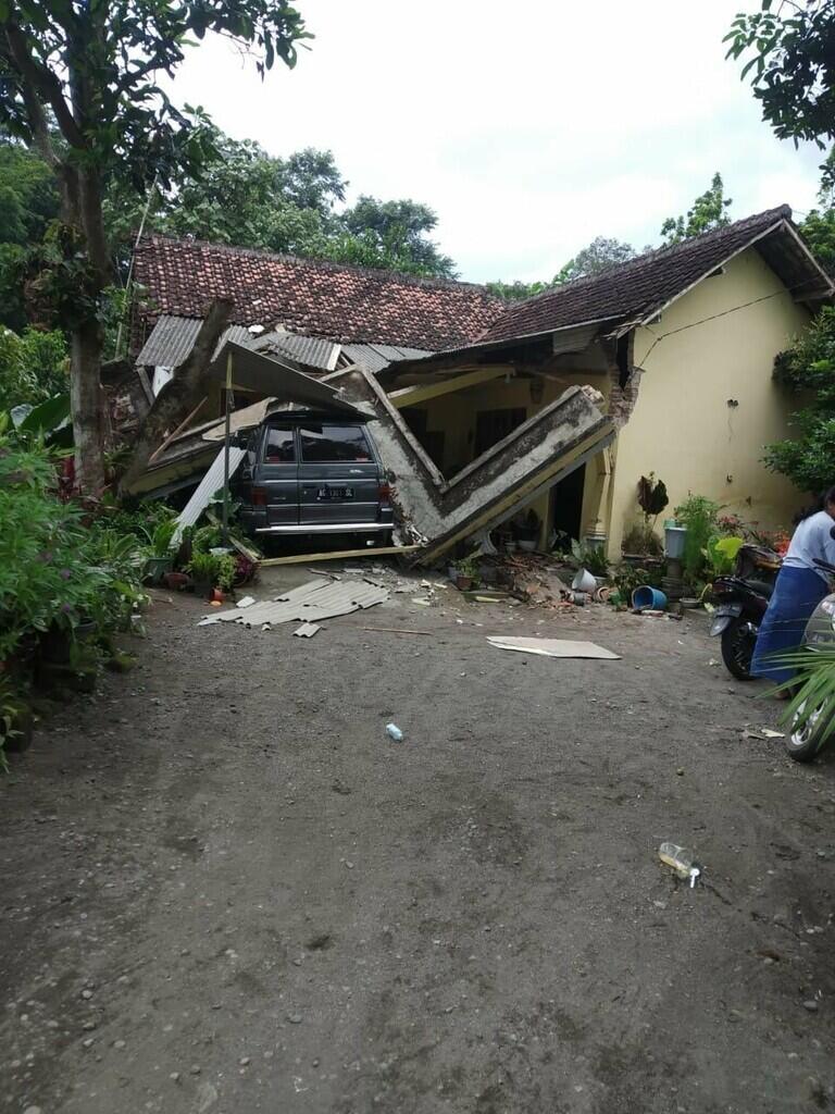 Terkini! Foto-foto Dampak Kerusakan Gempa Malang | KASKUS