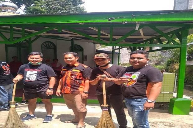 Sambut Ramadhan, Pemuda Pancasila di Pematangsiantar Bersih-bersih Rumah Ibadah