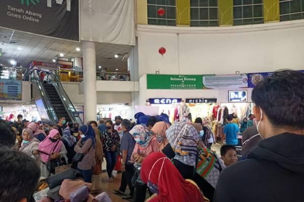 Potret Pasar Tanah Abang Banjir Pengunjung Jelang Ramadhan