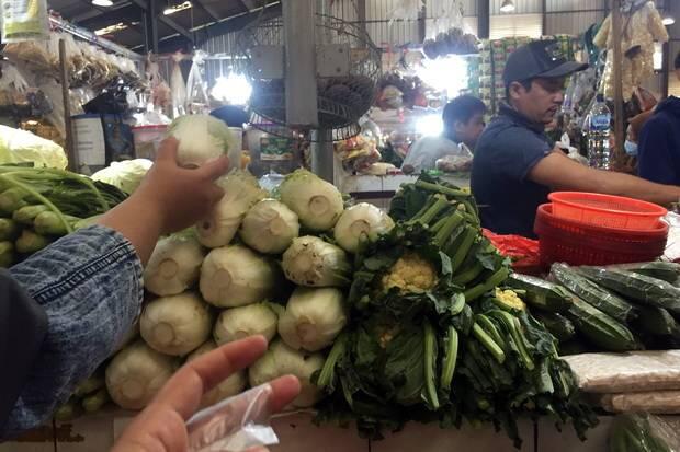 Jelang Bulan Puasa, Ibu-ibu Mulai Borong Bahan Pokok