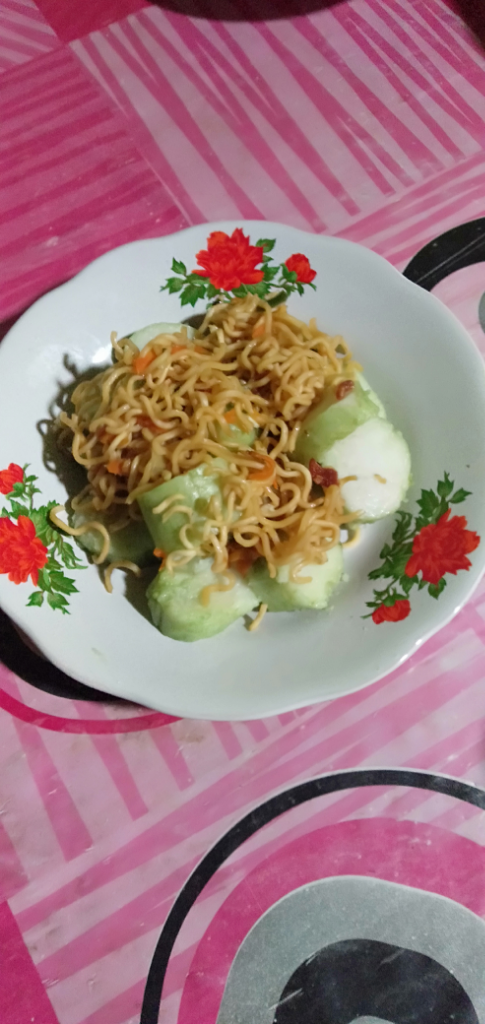 Mientong Sensasi Makan Mie dan Lontong Waktu Kecil yang Rasanya Ngangenin