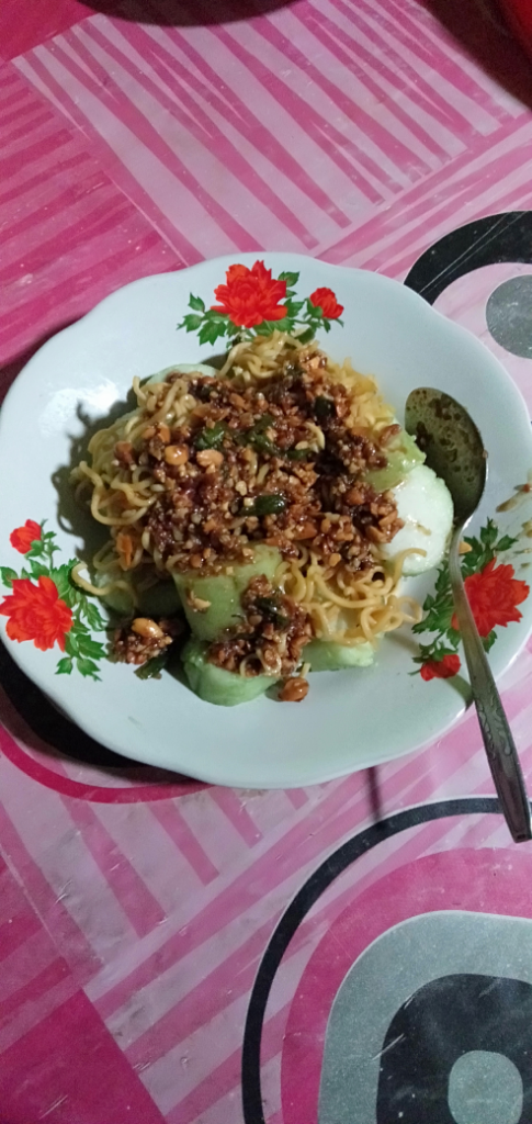 Mientong Sensasi Makan Mie dan Lontong Waktu Kecil yang Rasanya Ngangenin