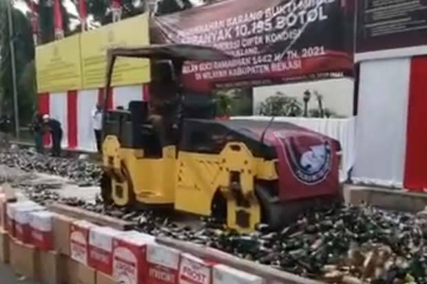 Jelang Ramadhan, Kabupaten Bekasi Musnahkan 10.195 Botol Miras