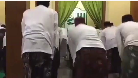 Viral! Shalat Tarawih Super Cepat, Sah Atau Tidak Ya? Ini Jawabannya!