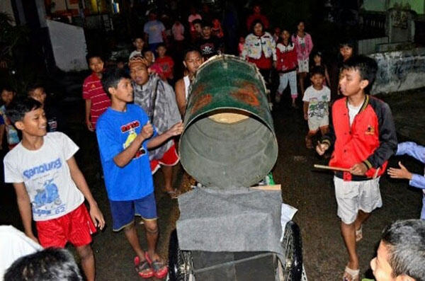 Tiduran, Permainan Tradisional Anak-anak Menabuh Bedug Keliling Kampung Waktu Sahur!