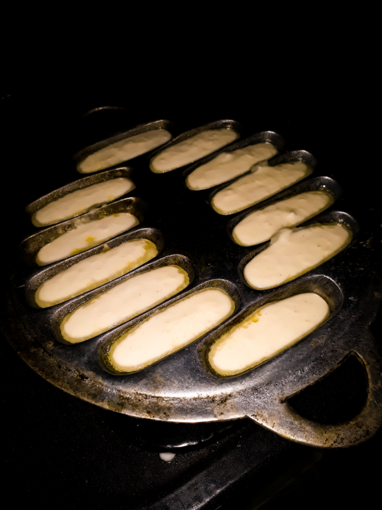 Buroncong, Makanan Khas Makassar Yang Nikmat Untuk Berbuka Puasa!