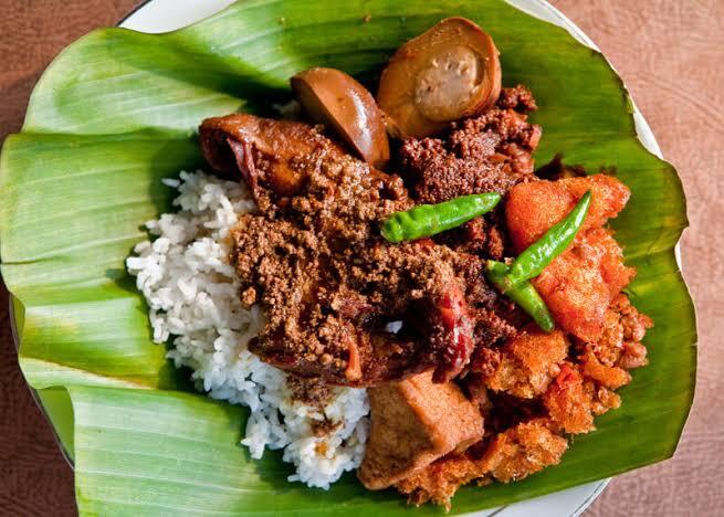 MAKANAN KHAS JOGJA DAN SOLO YANG TIDAK ENAK MENURUT SAYA