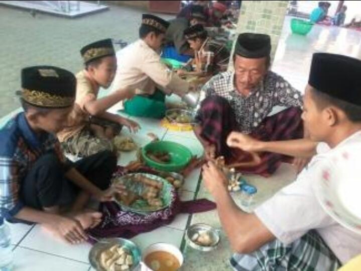 Kupatan. Tradisi Awal, Tengah dan Akhir Ramadhan di Bojonegoro.