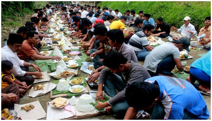 Tradisi Nyekar Jelang Ramadan? Begini Lho Asal Muasalnya!