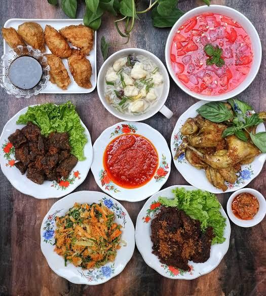 Tradisi Nyekar Jelang Ramadan? Begini Lho Asal Muasalnya!