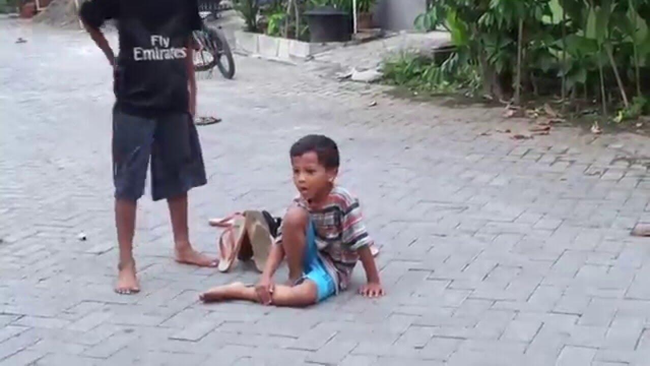 Lempar Selop, Permainan Tradisional Lampung yang Dimainkan Saat Bulan Ramadhan!