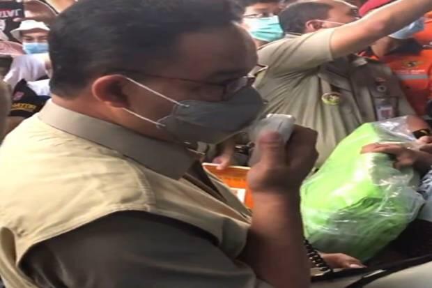 Kunjungi Korban Kebakaran Taman Sari, Anies: Ujian Ibu Bapak Berat, Tidak Ringan