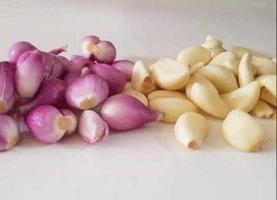 Tips Menyimpan Bawang Merah dan Bawang Putih Agar Tidak Cepat Busuk!