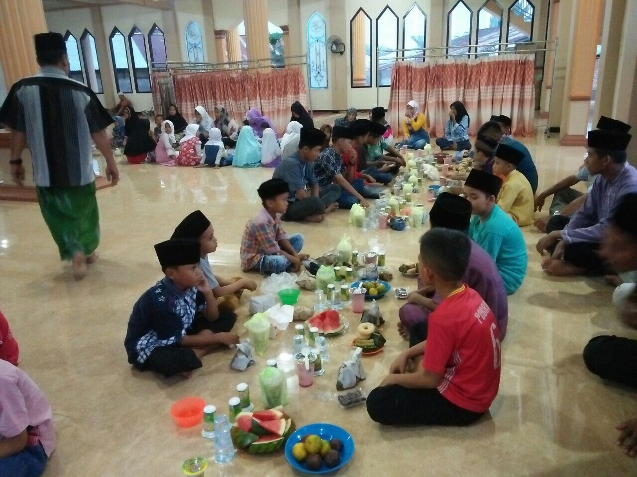 Mengenal Sejarah Malam Nuzulul Qur'an, Disertai Tradisi Bukber dan Pengajian Bersama.
