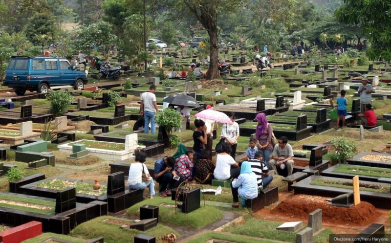 Ingat Ramadhan, Ingat Nyekar ! Tradisi Kuno Yang Wajib Terus Dilestarikan.