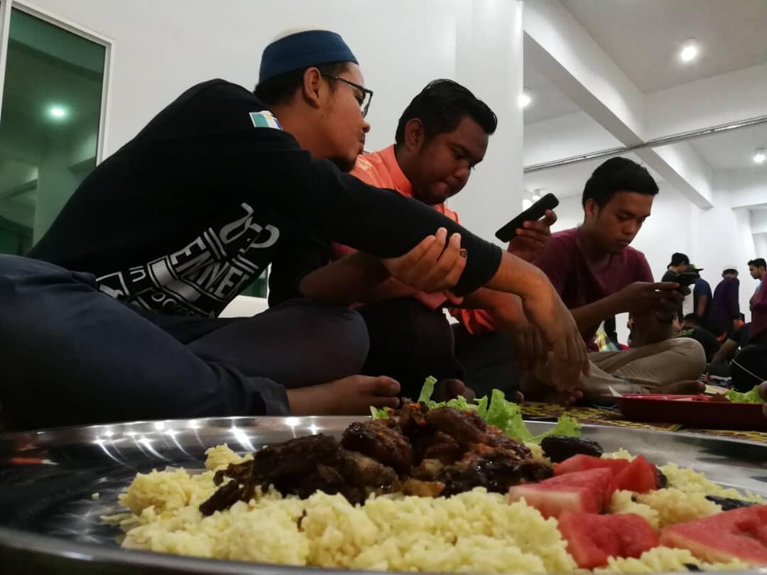 Tradisi Munggahan Dan Menu Soto Kepala Sapi Yang Selalu Menggoda