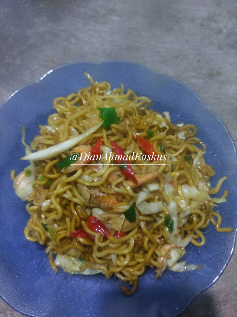 Segarnya Es Timun Berpadu Gurihnya Mie Goreng Jawa, Bikin Buka Puasa Makin Manis!