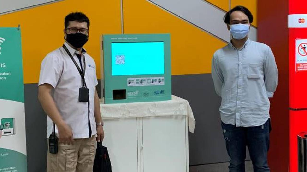 Vending machine mini ini tawarkan pengalaman beli masker tanpa sentuh