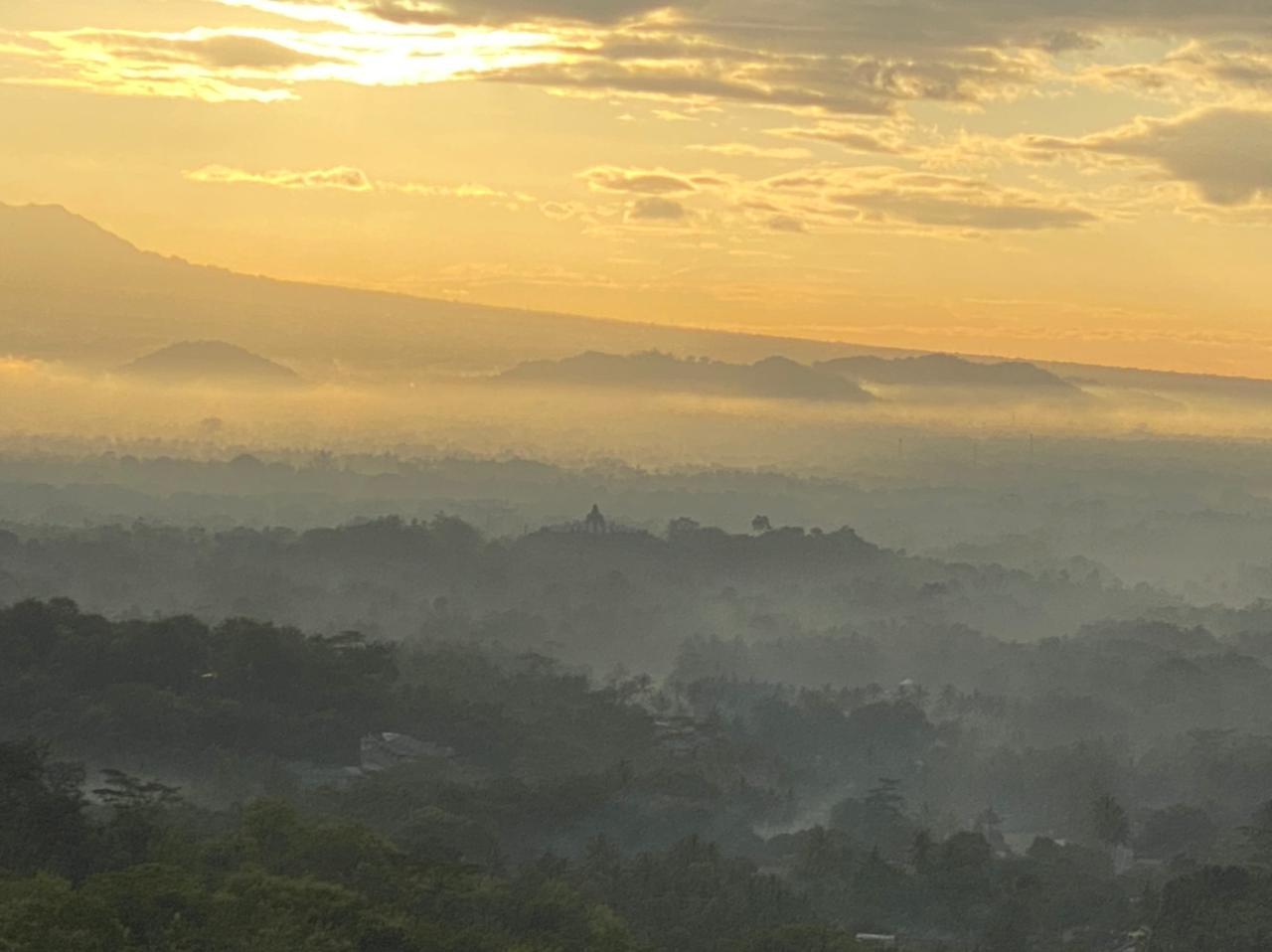 Sejenak menengok Punthuk Setumbu, The Borobudur Nirwana Sunrise