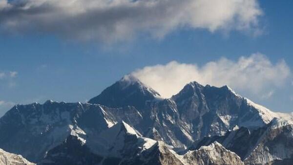 Virus Corona Capai Gunung Everest!
