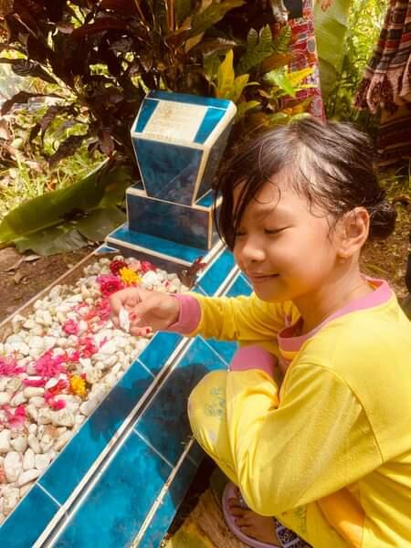 Tradisi Nyekar Memang Yang Paling Ane Suka Kalo Mau Ramadhan