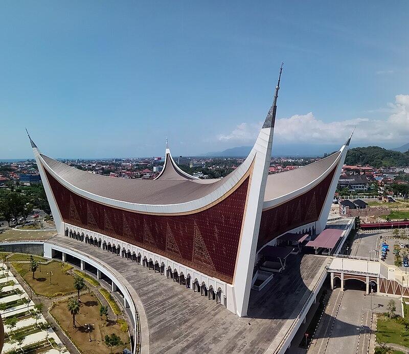 Ngabuburit Penuh Hikmah Dan Manfaat di Masjid Raya Sumatera Barat