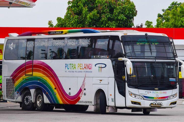 Kelebihan Dan Kekurangan Bus Tronton, Bus Triple Axle Yang Bisa Muat Banyak!