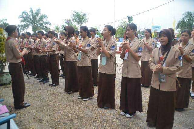 Hukum Tepuk Tangan, Memberi Applause