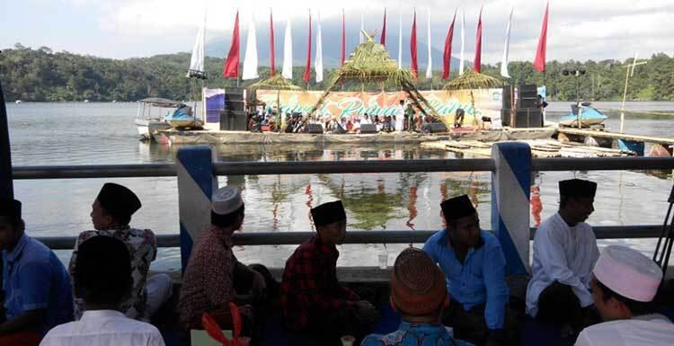 Belajar Mencintai Alam Dengan Tradisi Ruwat Ranu Di Lumajang