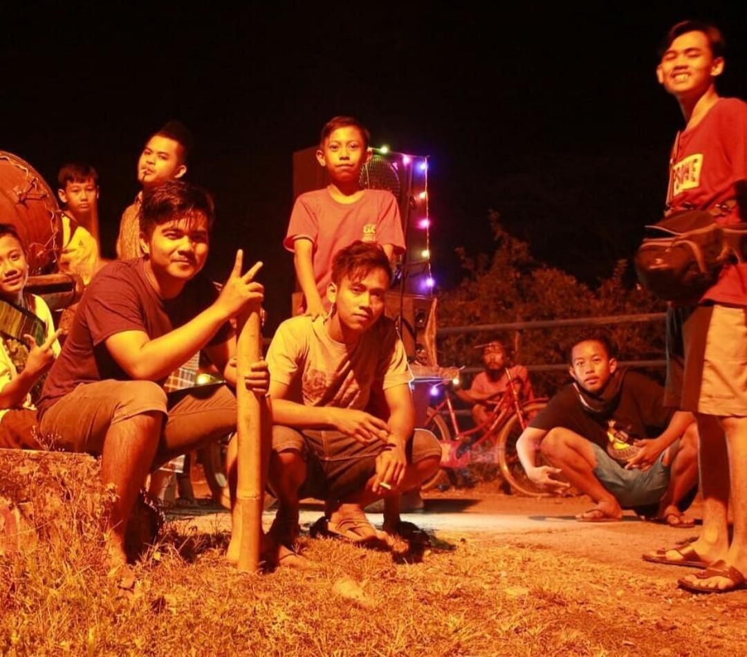 Tradisi Musik Keliling Desa Untuk Membangunkan Sahur
