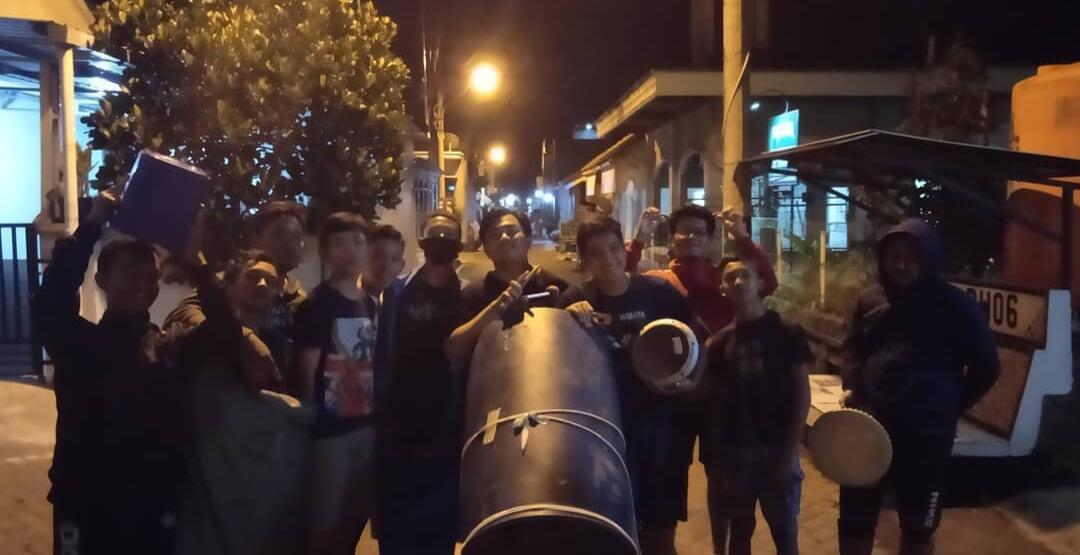 Tradisi Musik Keliling Desa Untuk Membangunkan Sahur