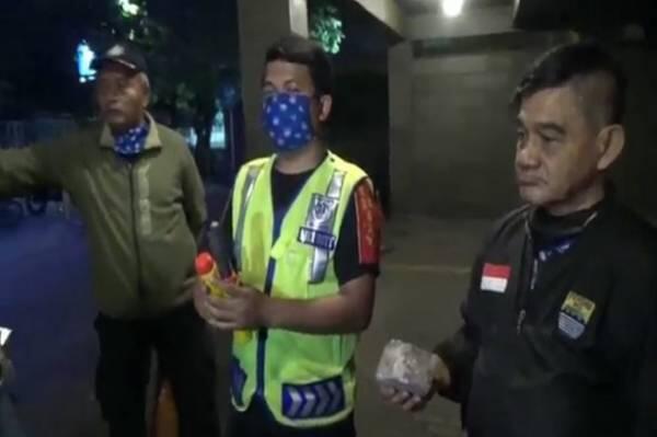 Brimob Pukul Mundur Konvoi Ratusan Massa Bermotor yang Lempari Kantor Graha Persib