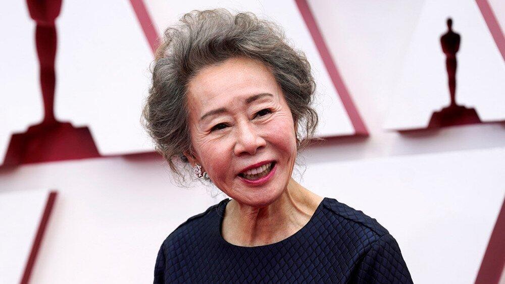 Respon Cerdas Youn Yuh Jung Jawab Pertanyaan Tak Bermutu Reporter Diperbincangkan