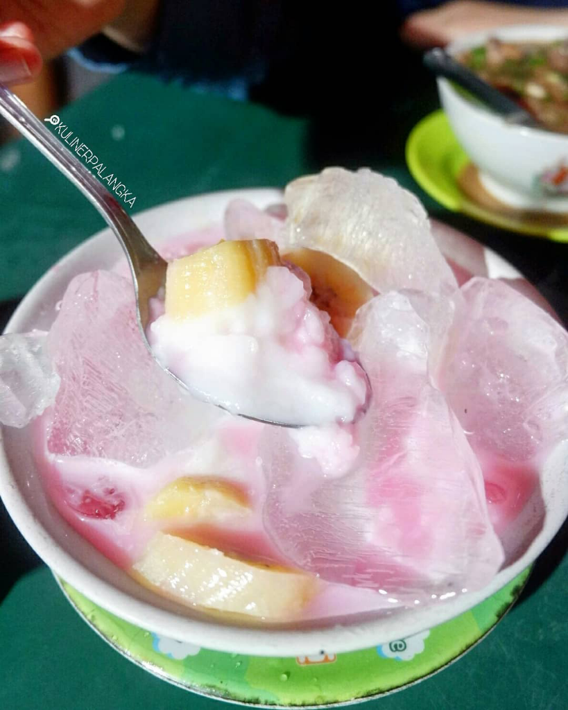 Pullu Butung, Takjil Unik Yang Terkesan Trendy 