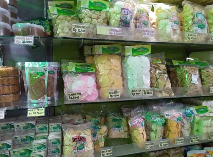 Datang Ke Gresik, Bingung Nyari Oleh-oleh Khas Gresik? Di Sini Aja, Dijamin Komplit!