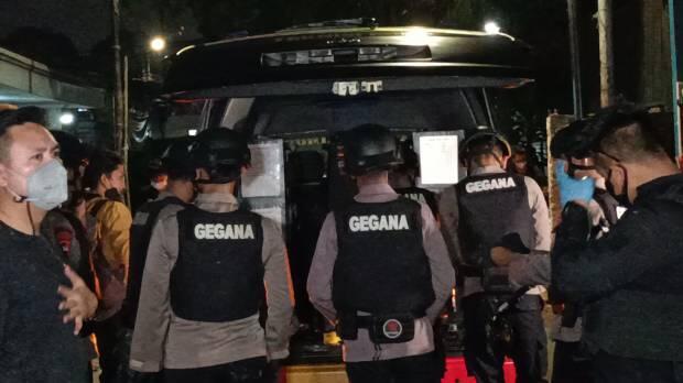 Munarman Ditangkap, Gegana Datangi Lokasi Bekas Markas FPI