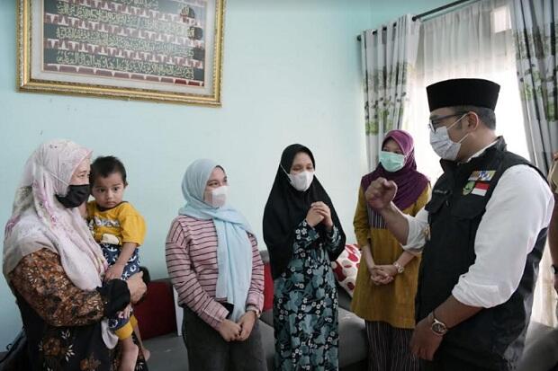 Sampaikan Bela Sungkawa, Ridwan Kamil Kunjungi Rumah Duka Kru KRI Nanggala-402