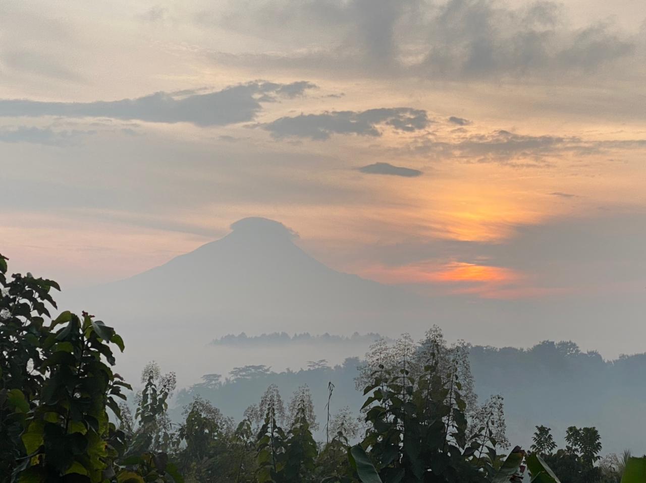 Melihat Bukit Barede, Spot Sunrise di Borobudur Terkini