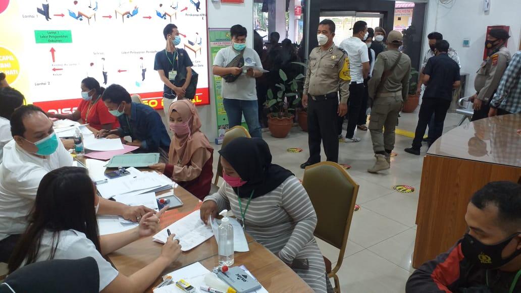 Tak Bosan, TNI-Polri Terus Berikan Himbauan Prokes ke Masyarakat