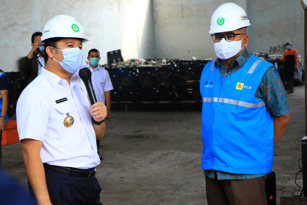 PLN Sambangi Tempat Uji Coba RDF di TPA Rawa Kucing