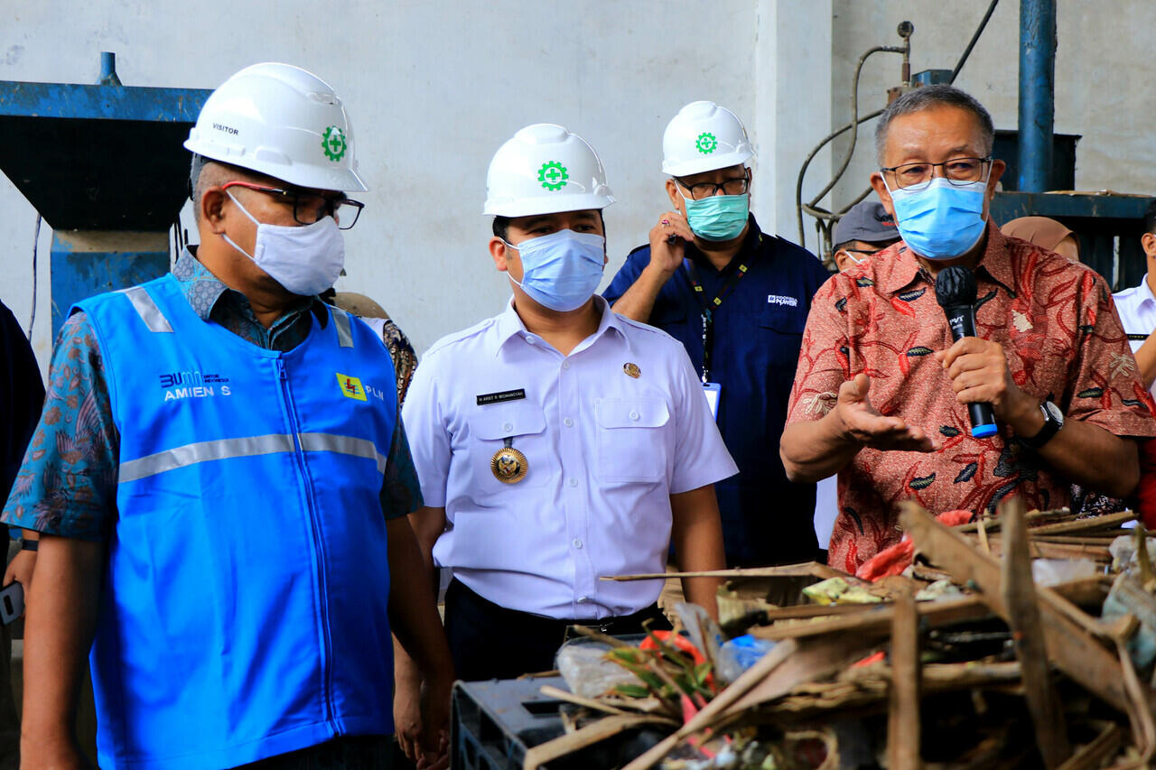 PLN Sambangi Tempat Uji Coba RDF di TPA Rawa Kucing